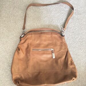 Elegant Tan Leather Shoulder Bag